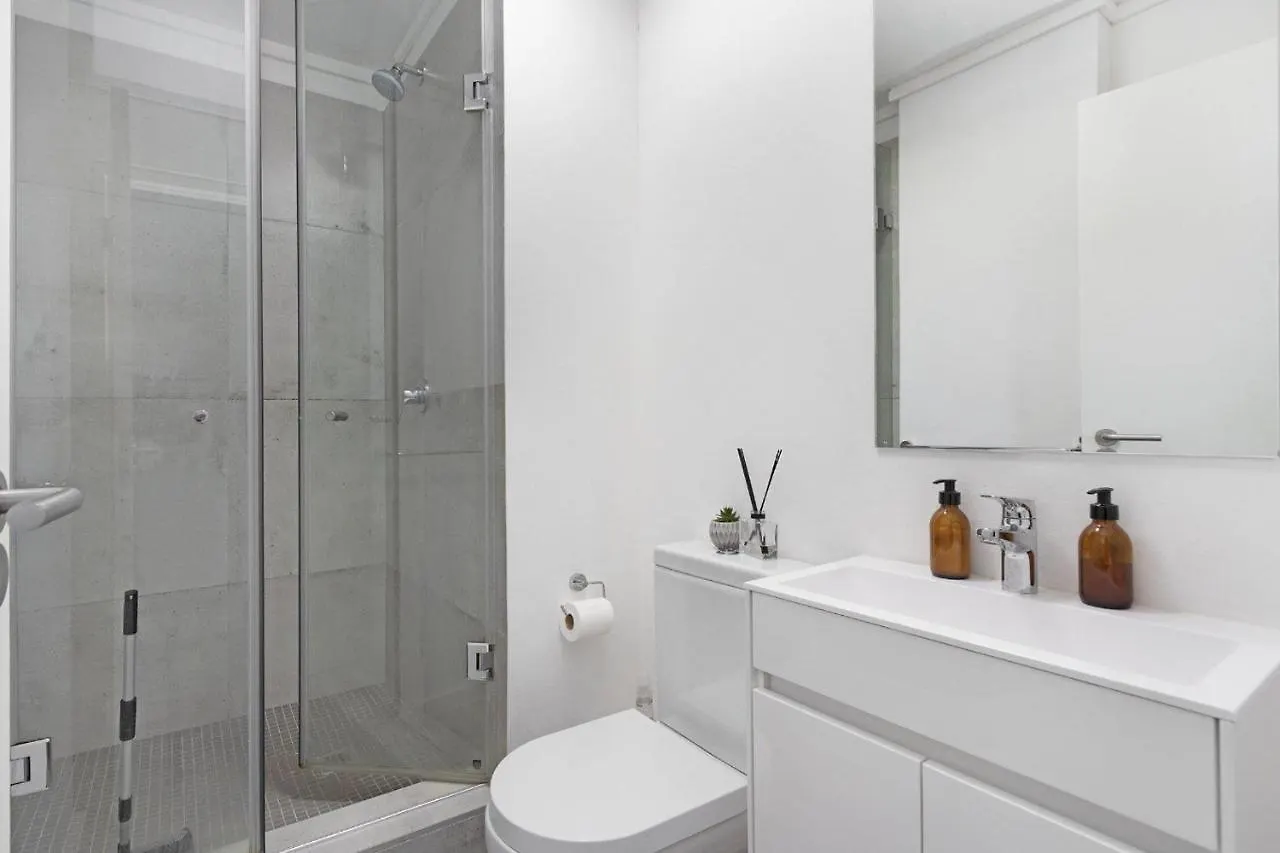 Stunning Modern Apartment Cape Town City Centre. 0*,